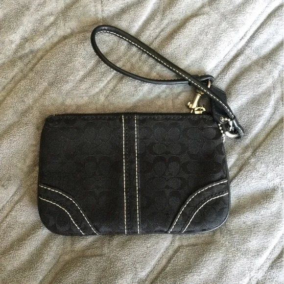 Vintage COACH wristlet perfect condition - Picture 1 of 7